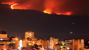 Na chorvátskom ostrove Brač horí. Požiar založili Česi...