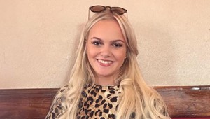 Sexi blondína si vyrobila trapas, na ktorom sa zabáva svet: Pozrite sa na jej nohy a uvidíte to tiež