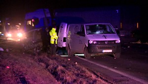 Čelná zrážka s kamiónom: Z osobného auta ostala iba kopa šrotu, vodič nemal šancu na prežite