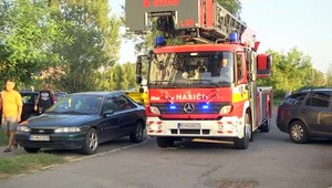 Poplach požiarnikov v Michalovciach. To si len opilec pripálil večeru...