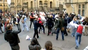 Slovák spôsobil v Británii vojnu, s vankúšmi