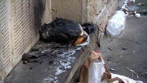 Pod oknami hasičov zhorel muž