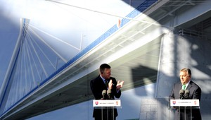 Komárno a Komárom spojí most. Výstavbu posvätil Fico s Orbánom