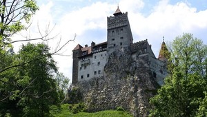 Ľudia nemôžu navštíviť Draculovu pevnosť. Strážia ju medvede