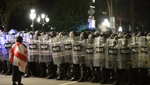 Gruzínci sú opäť v uliciach. Vládnuca strana Gruzínsky sen v protestoch vidí pokus o puč