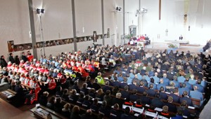 V Nemecku sa rozlúčili s obeťami zrážky vlakov