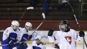 Päť zápasov, štyri prehry. Hokejistky do 18 rokov vypadli