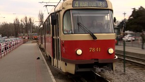 Bizarný prípad v bratislavskej MHD. Falošná vodička električky má len 14 rokov