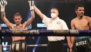 Žiadali hodinovú výpoveď. Bodový rozhodca sa na mobile nehral