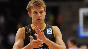 Kapitán Nemcov Schaffartzik si ustlal opitý v cudzom byte