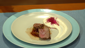 Marhuľové ragú z jeleňa s karfiolovým pyré