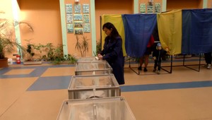 Prvé kolo prezidentských volieb na Ukrajine vyhral komediálny herec