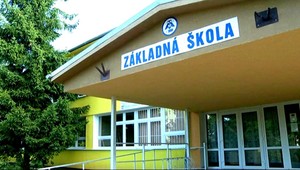 Dvaja riaditelia v jednej škole. Obom beží plat