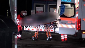 Brutálna bitka na námestí v Humennom: Štyria sa pustili do jedného