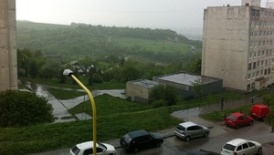 Silný dážď naštrbil plány fanúšikom, ostanú doma?