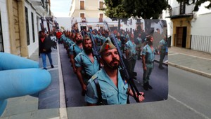 Veľká noc v Španielsku sa tento rok oslavuje skromne: Fotograf na to upozornil originálnym projektom