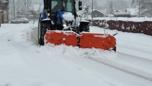 Snehová kalamita pri Poprade: Cesty sú ťažko prejazdné