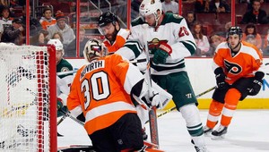 Komentátor stratil reč! Ležiaci Neuvirth ašpiruje na zákrok sezóny