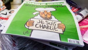 Rok po teroristickom útoku na Charlie Hebdo vyšlo špeciálne vydanie časopisu
