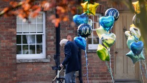 Vojnový veterán chytá za srdcia Britov. Vyzbieral takmer 30  miliónov eur pre zdravotníkov