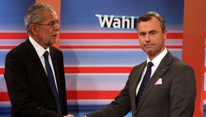 Rakúske prezidentské voľby vedie populista Hofer, jasno bude v pondelok