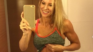 Mama troch detí spôsobila ošiaľ na internete: Jej trik na štíhle a pevné brucho skúšajú ženy ako divé