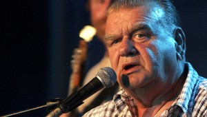 Zomrel legendárny český spevák František Nedvěd (†73)