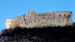 POL ROKA PO. Krásna Hôrka chátra, ľudia sa hnevajú