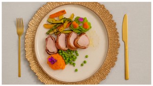 HLAVNÉ JEDLO - Sousvide panenka v slanine s prílohami