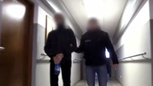 Poľská polícia rozbila ilegálnu skupinu pedofilov. Na nechutné činy využívali internet