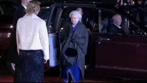 Kráľovná Alžbeta II.: Takto sa vyštafírovala do kina!