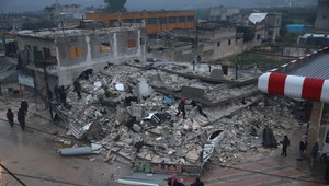 Pri zemetrasení v Turecku a Sýrii prišlo o život viac ako 3 823 ľudí