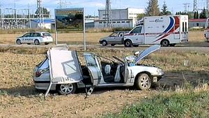 Peter nezvládol predbiehací manéver a skončil v poli. Zasahoval vrtuľník