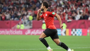 Futbalista (30) skolaboval počas zápasu, jeho srdce nebilo viac ako hodinu