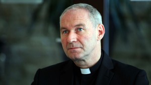 Kauzu Bezák rozbehol audit majetkov, tvrdí uznávaný český kardinál