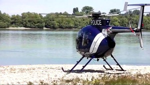 Ozbrojení lupiči z Maďarska ušli na Slovensko. Pátra po nich vrtuľník