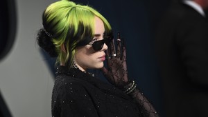 Titulnú pieseň k bondovke naspievala historicky najmladšia speváčka