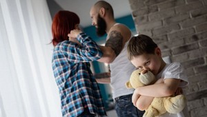 Myslíte si, že to nevnímajú? Nevera a hádky rodičov ovplyvnia deti na celý život