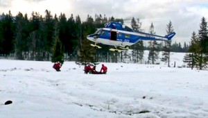 Opitý turista v Tatrách spadol do rokliny, zasahoval vrtuľník