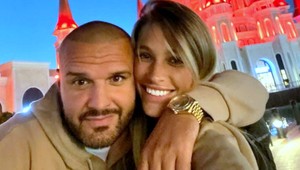 Rytmus s Jasminou sú doma z dovolenky! No raper vyhlásením fanúšikov poriadne sklamal!