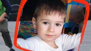 Trojročný chlapec má špecifické ochorenie, poisťovňa terapie neprepláca