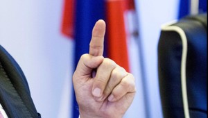 Exkluzívny prieskum AKO pre TV JOJ: Chceli by občania autoritárskeho lídra?