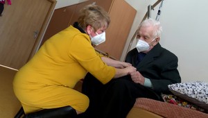 V nemocnici bol tri týždne, ale zvládol to. 101-ročný dôchodca z Kysúc zdolal COVID-19