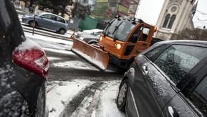 Letné pneumatiky sú hazard, odkazuje vodičom odborník