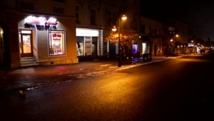 Agresívny muž vyčíňal v Banskej Bystrici. Ženu pichol do tváre