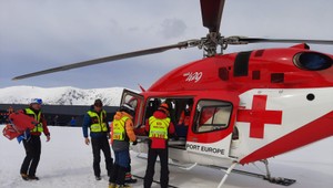 Chlapec (8) v Jasnej vletel na lyžiach do skaly