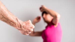 Žiarlivec vykopal pod domom svojej expriateľky tunel. Zo sledovania sa stal boj o život