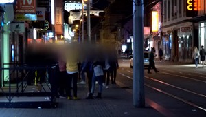 Bezpečnosť v hlavnom meste sa zlepšila. Polícia si posvietila na Obchodnú