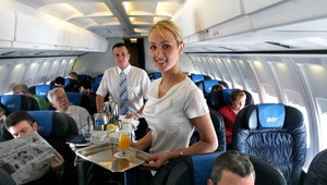 Lietadlo muselo neplánované pristáť. Žena odhalila manželovu neveru