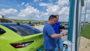 Elektromobilom z Košíc na Jadran: Za celú cestu sa zastavili nabíjať auto len trikrát!